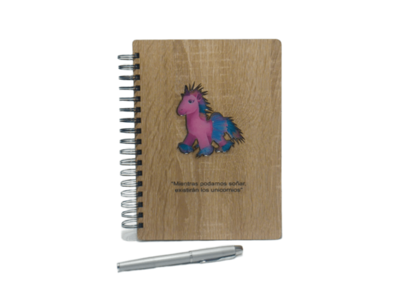 Cuaderno Pequeño MDF Laminado. "Unicornio Rosado"